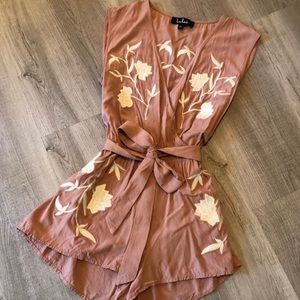 Lulu’s Dusty Rose Romper White Floral Embroidery